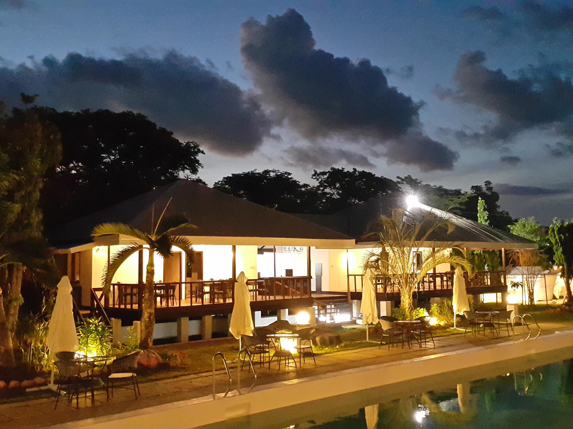 Blue Hotel And Resort Calamba  Exteriör bild